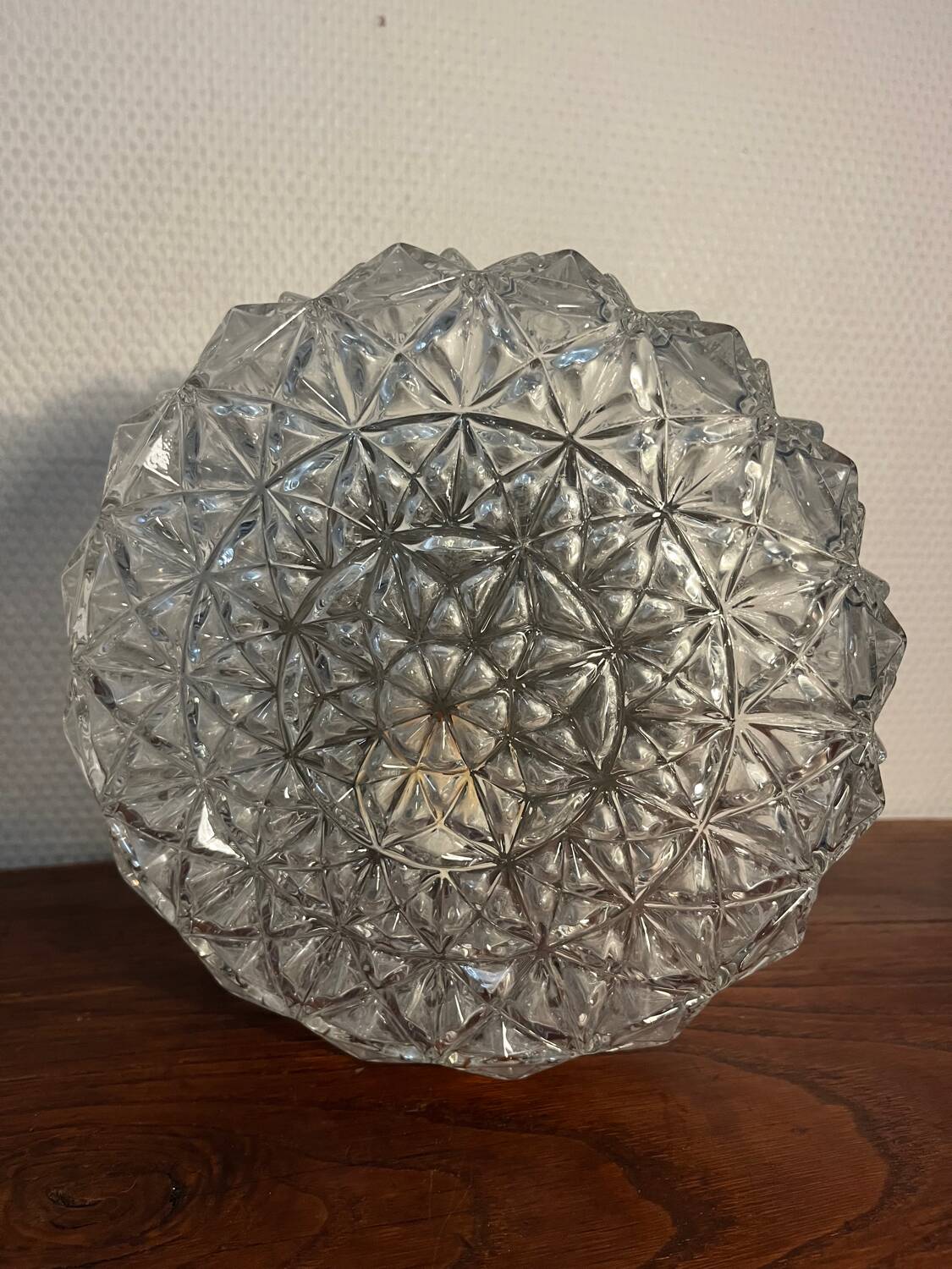 Paire d'appliques, plafonniers ronds en verre ciselé, années 60