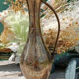Carafe vase in chiseled brass