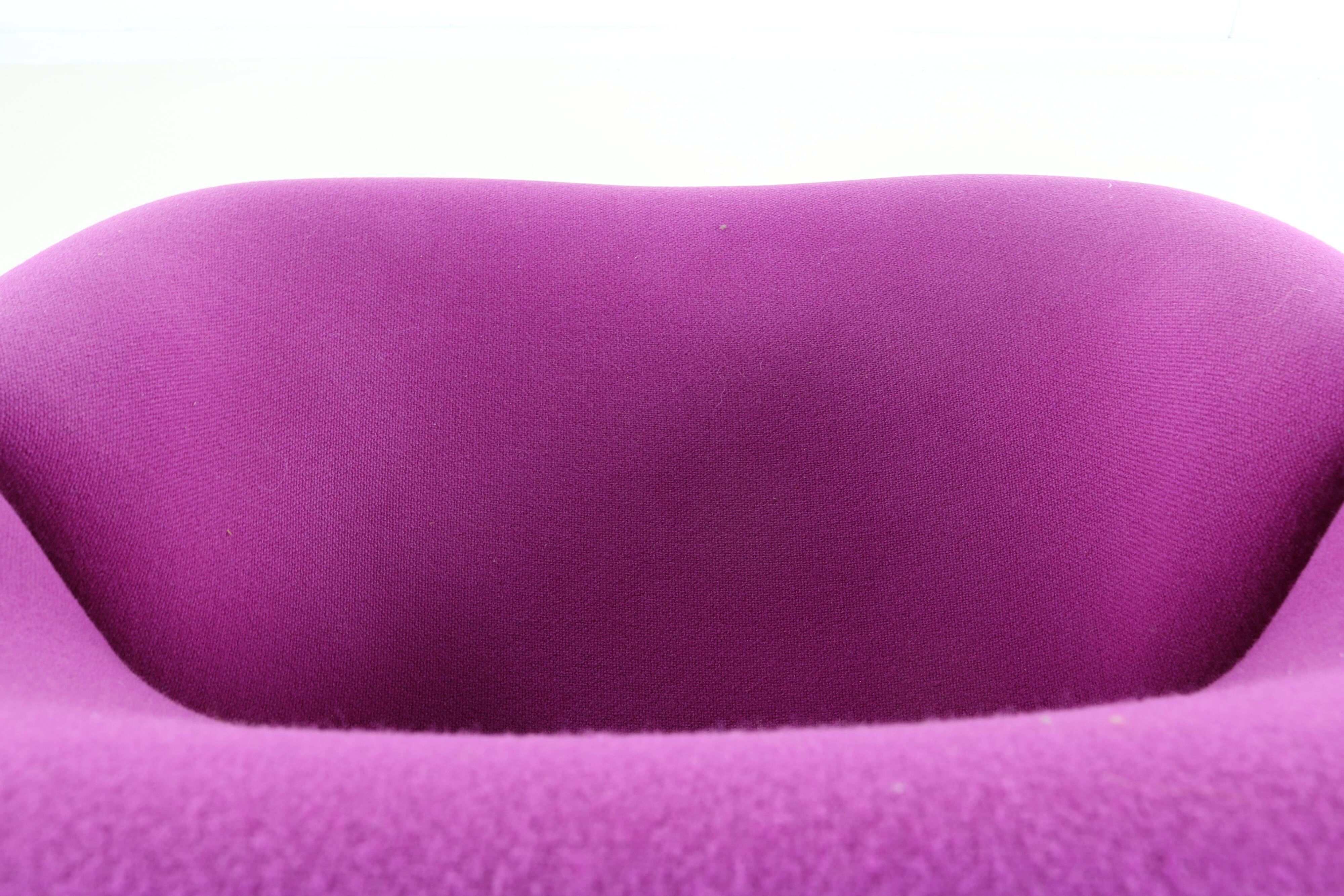 Beautiful and colorful M/Groovy designer chair by Pierre Paulin for Artifort