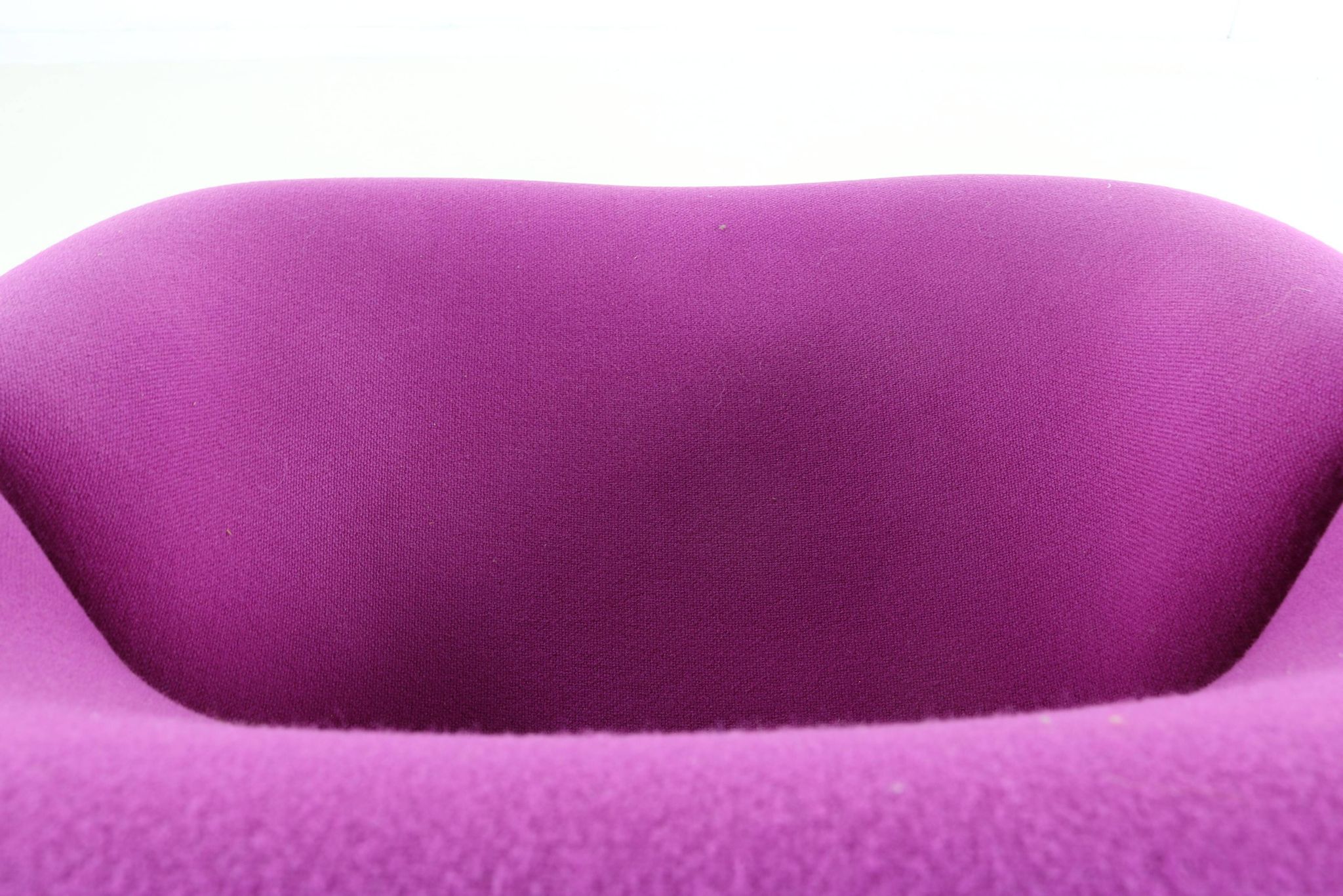 Beautiful and colorful M/Groovy designer chair by Pierre Paulin for Artifort