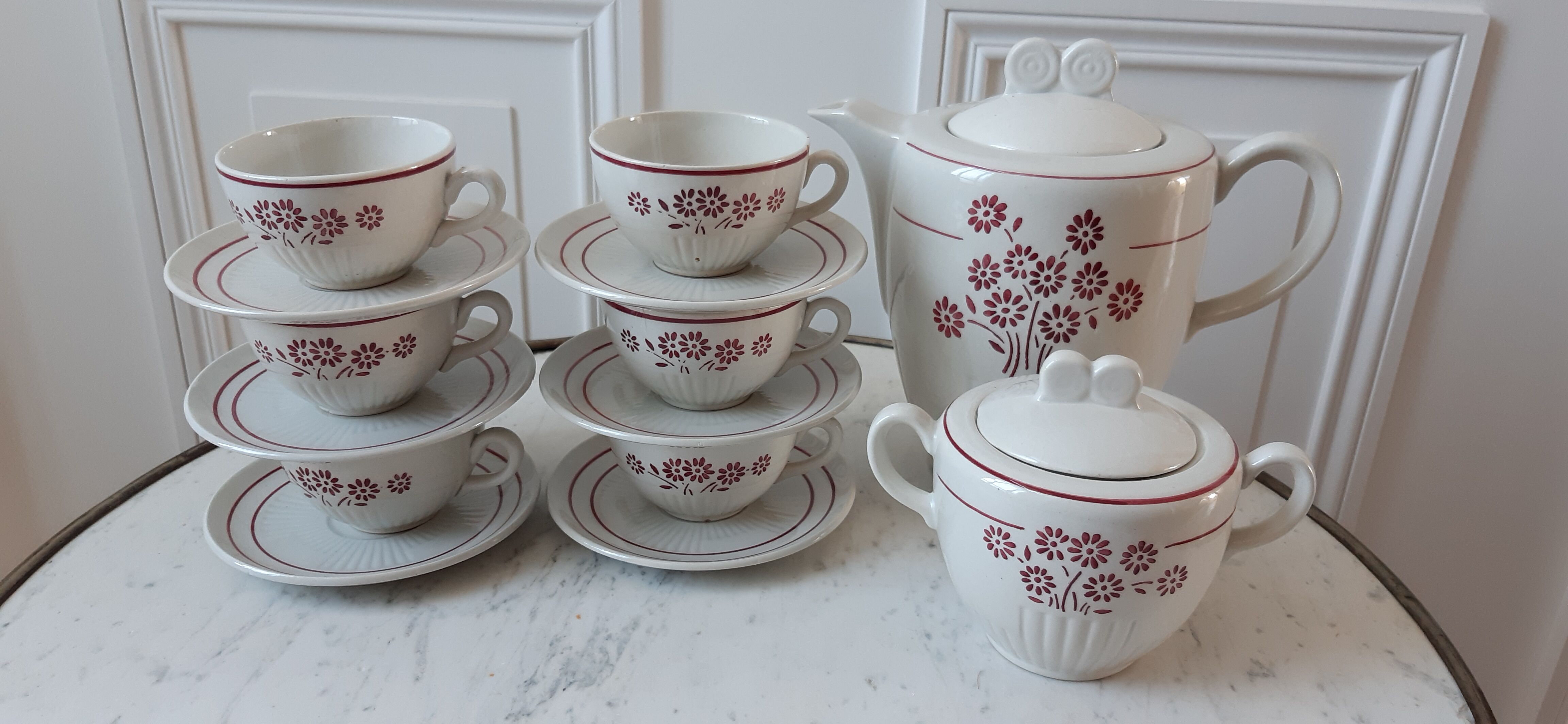 Coffee service KG Lunéville consisting of a coffee maker, 6 cups and a sugar bowl years 30-40