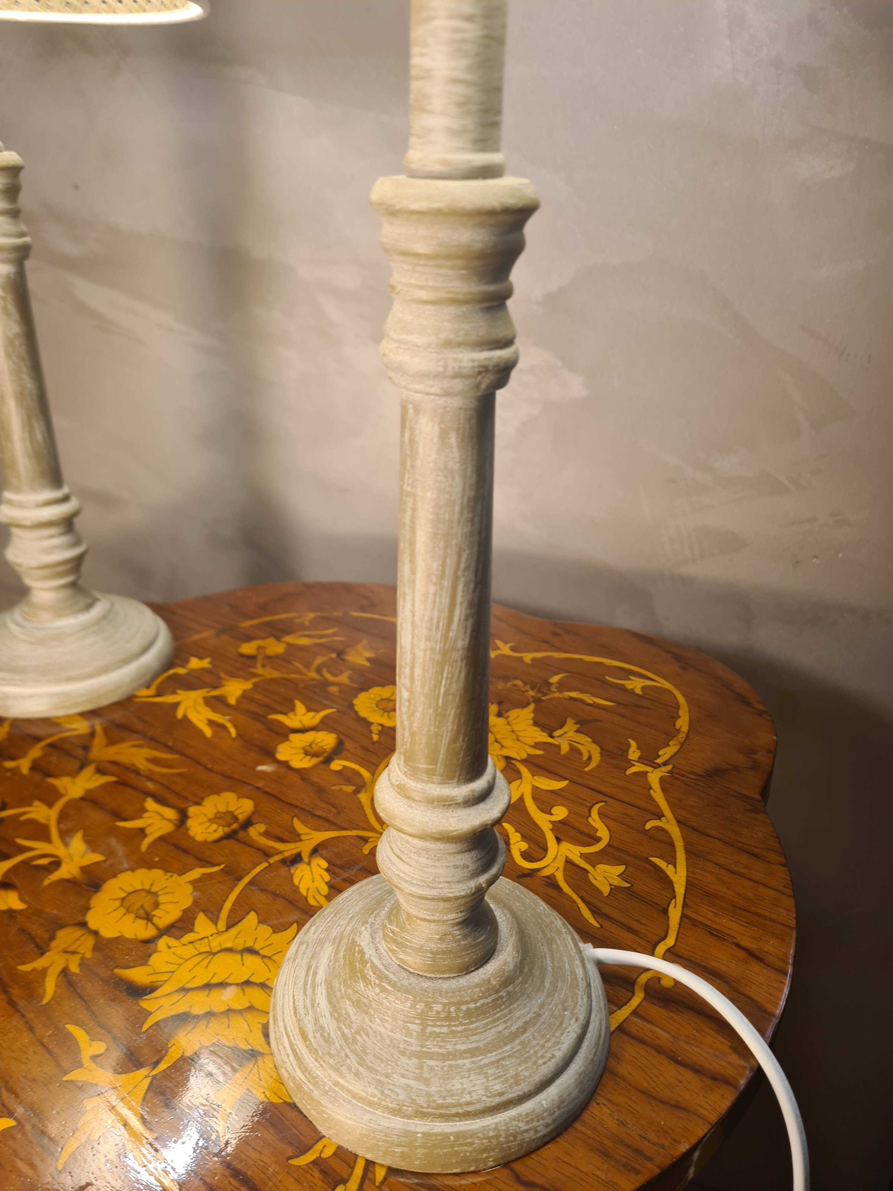 Paire de lampes bois  classic  abat jour osier 44x20 elec ok tres bon etat