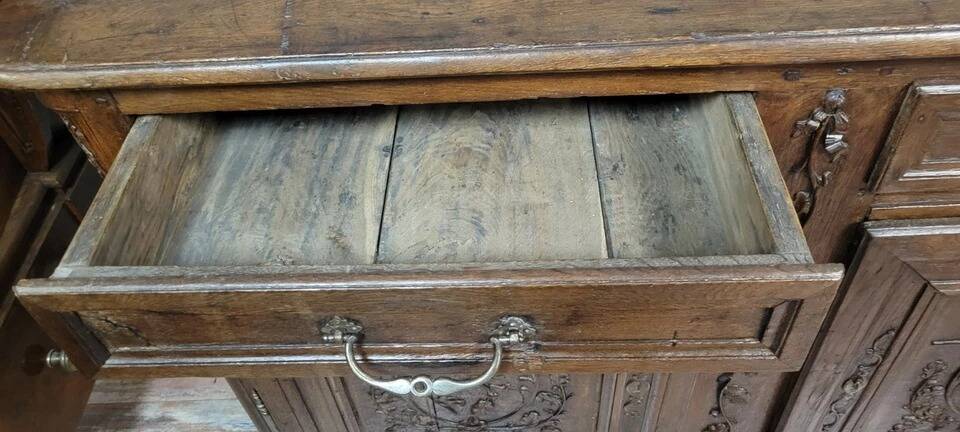 Important Louis XV period sideboard in carved solid oak