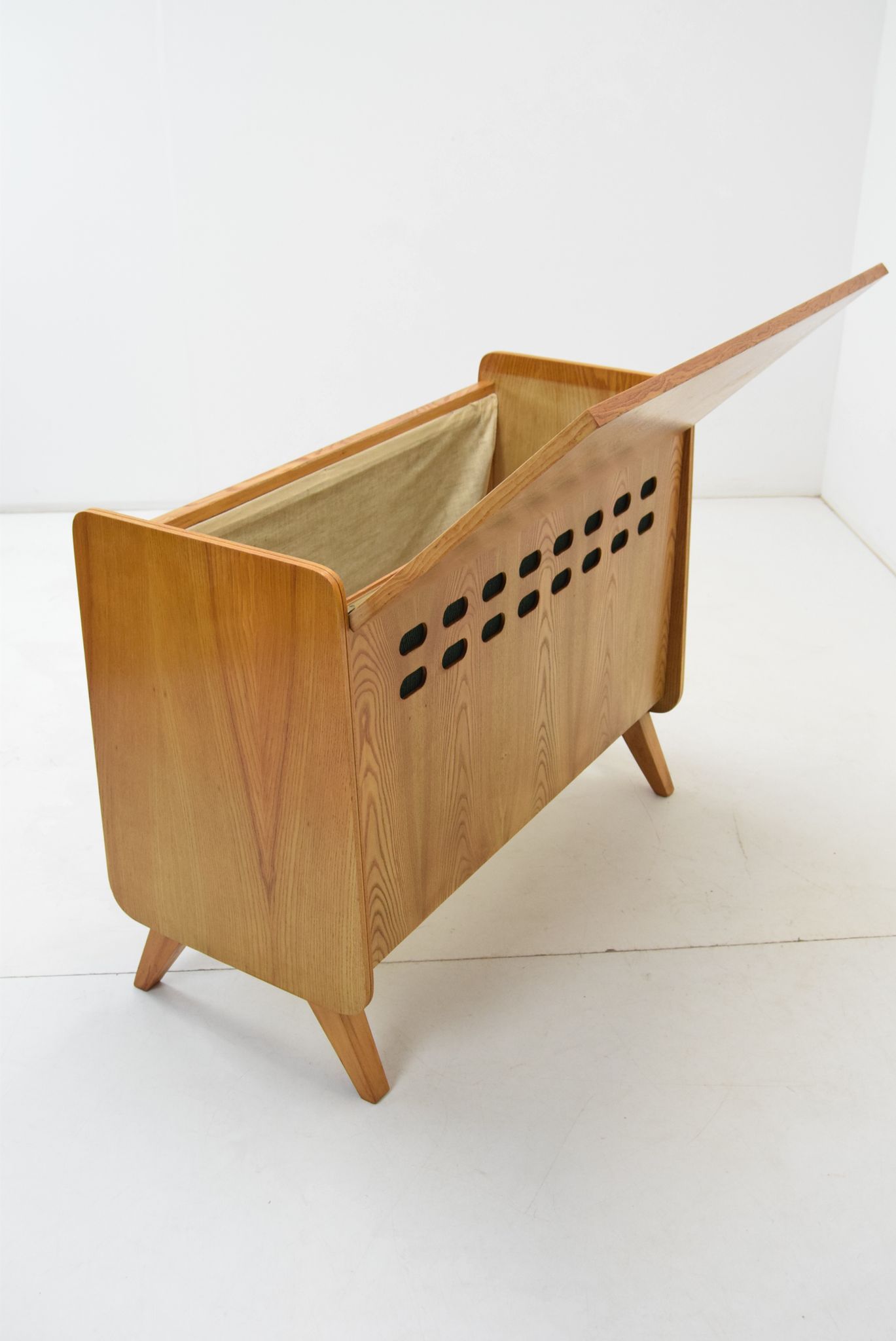 Commode du milieu du siècle Tatra Pravenec années 1960.