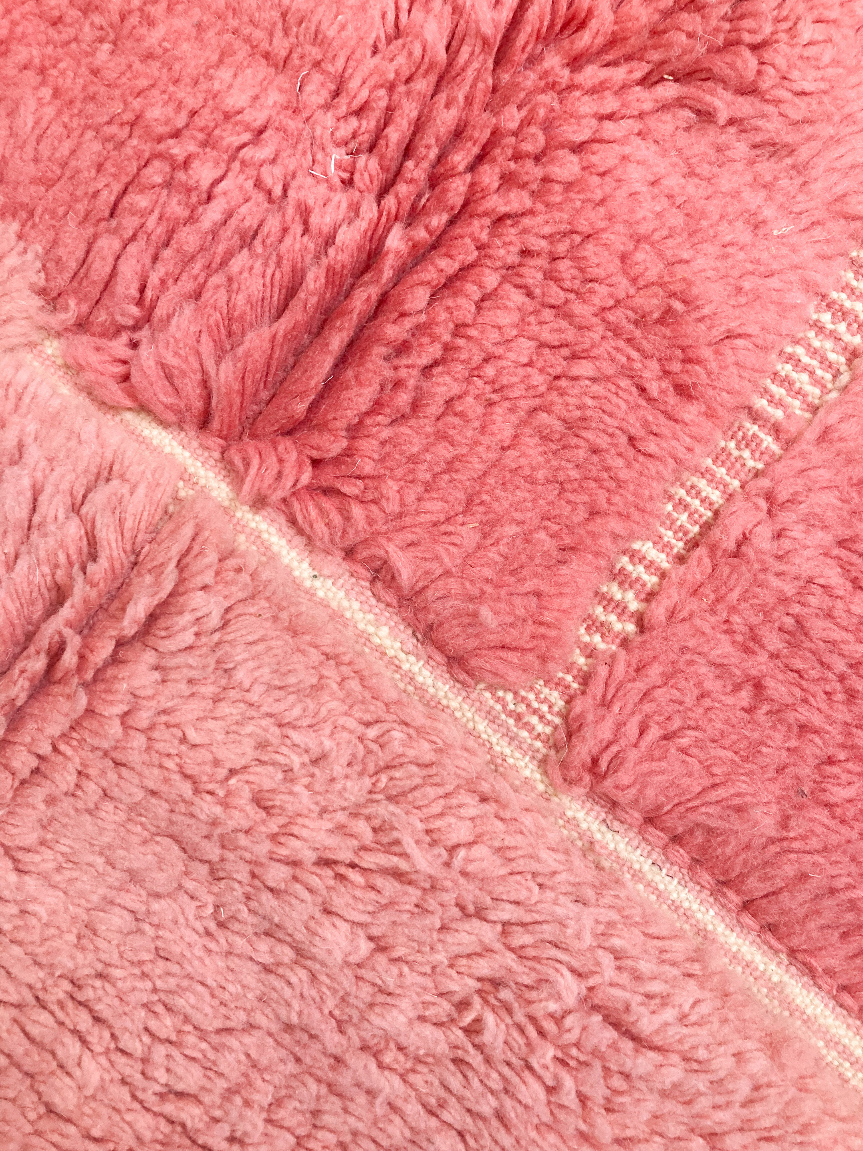Moroccan berber carpet beni ouarain pink 2,28x1,52m