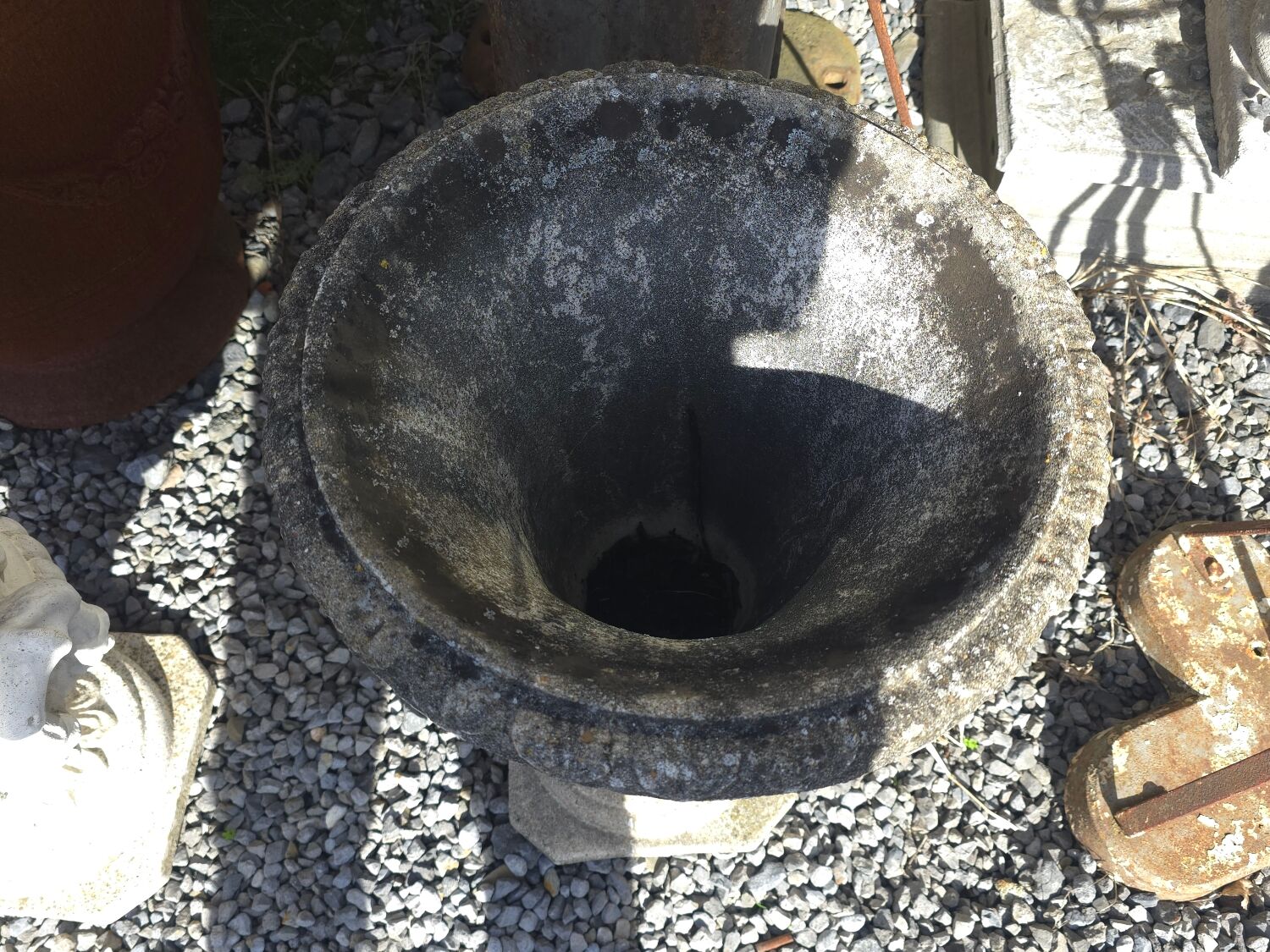 Medical vases with characters in reconstituted stone.