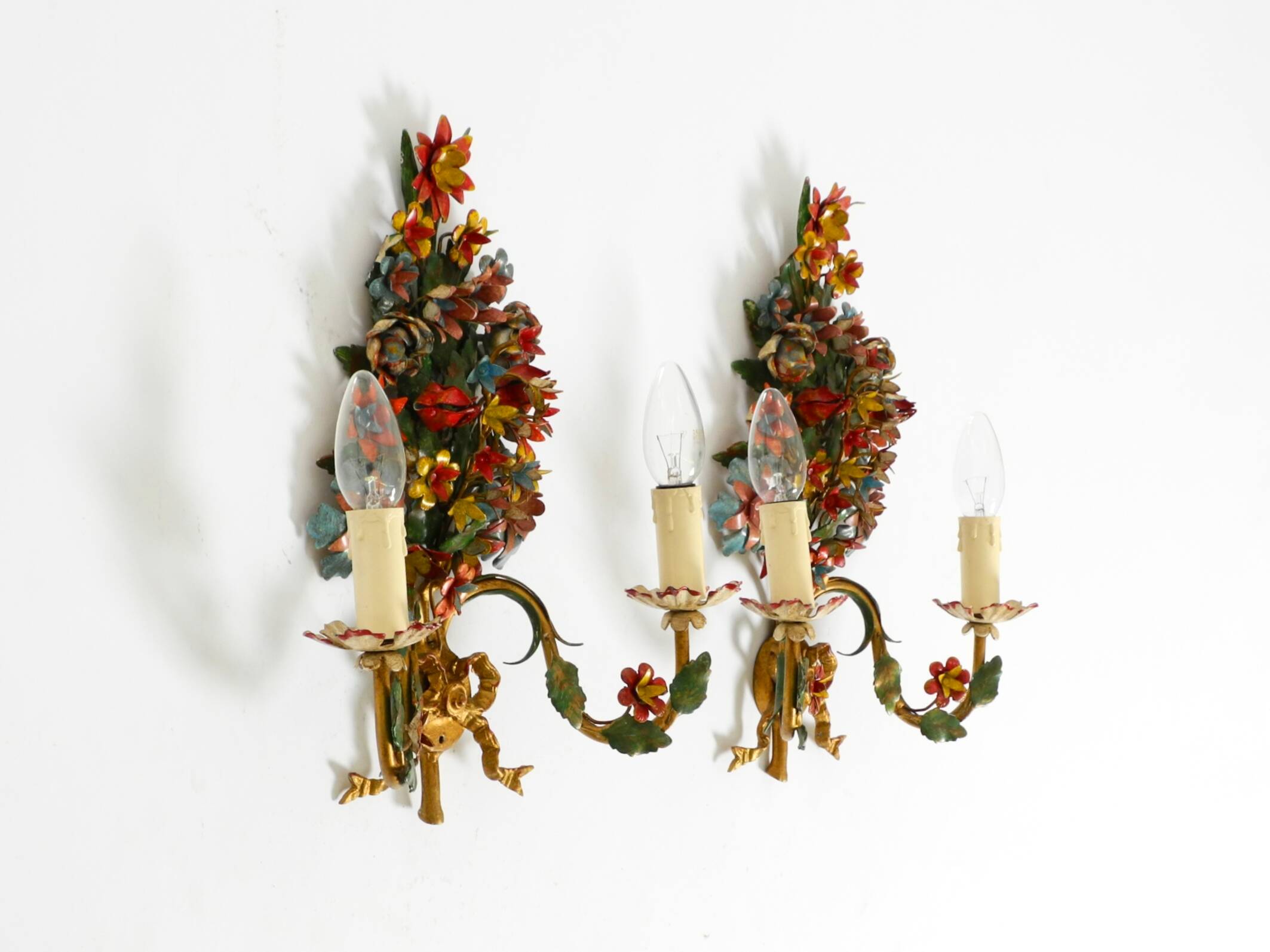 A pair of beautiful 1960s hand-painted and gilded metal wall lamps by Hans