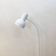 Lampadaire vintage en métal blanc