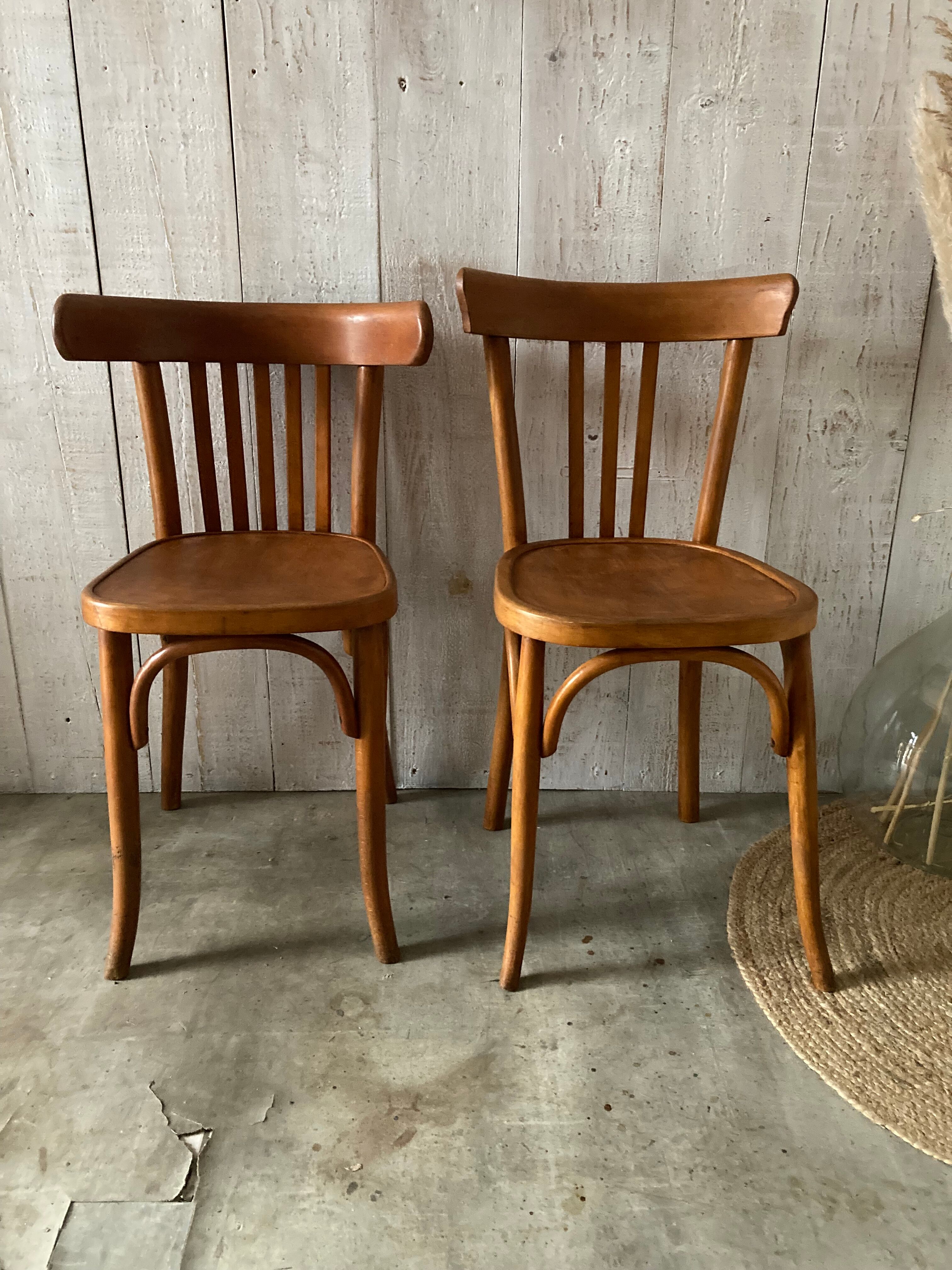 Pair of mismatched Thonet chairs