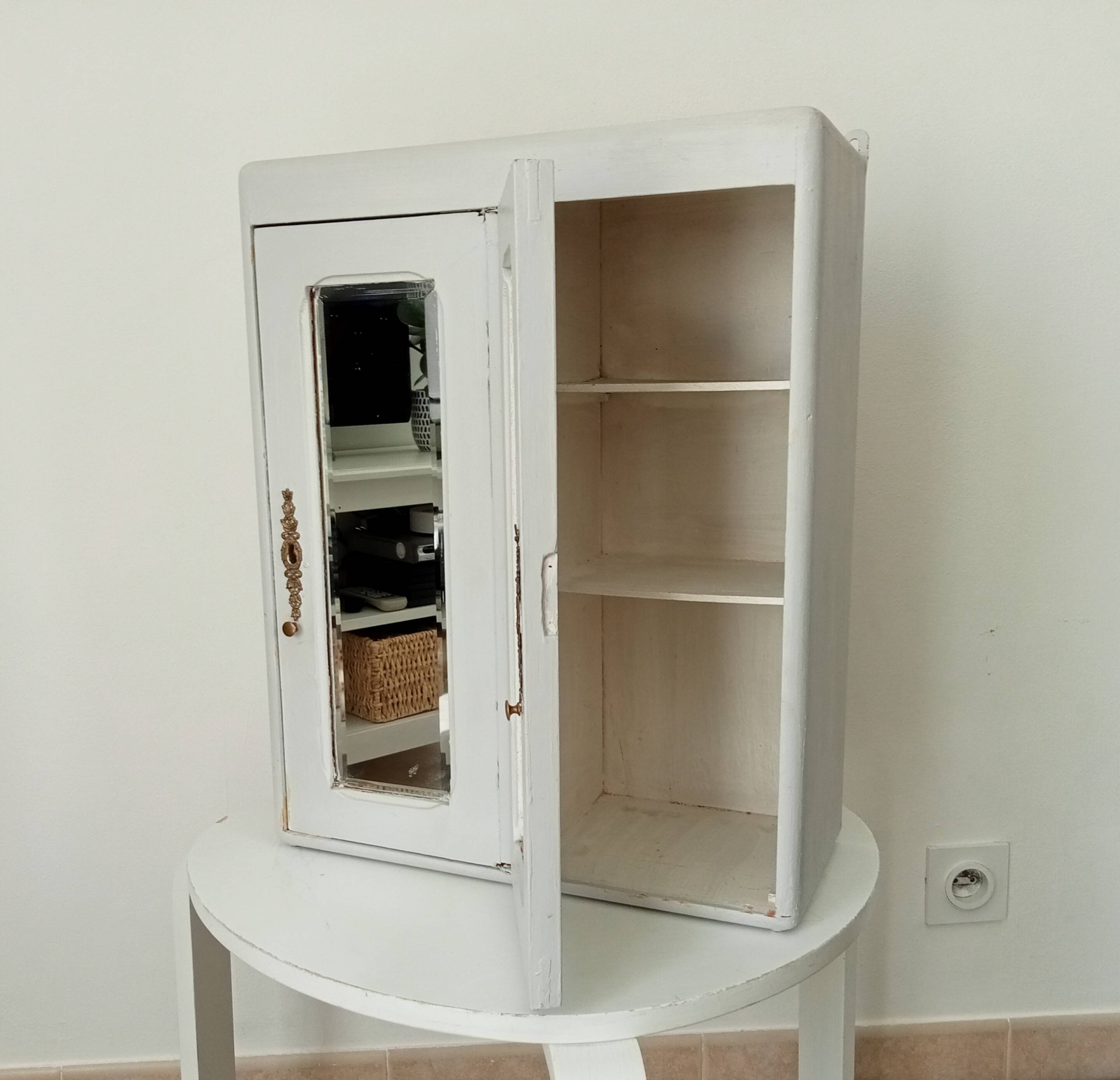 Art deco medicine cabinet from the 40s/50s