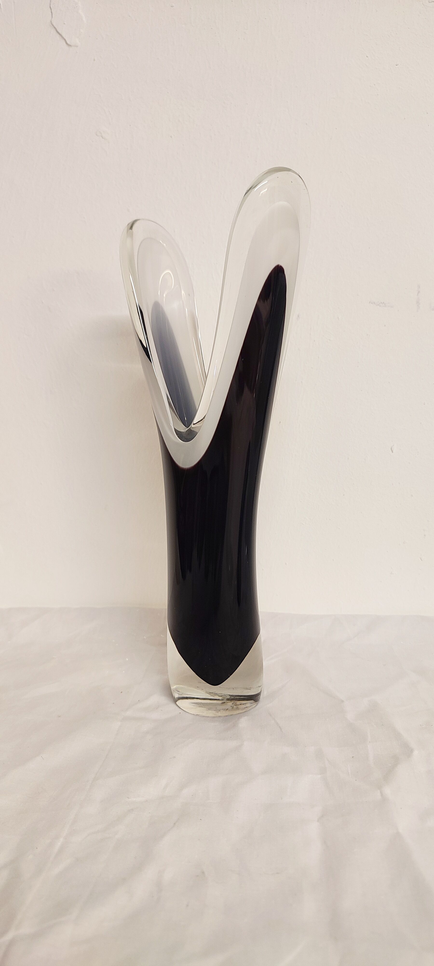 Paul Kedelv glass vase for Flygsfors. Sweden, 1950s.