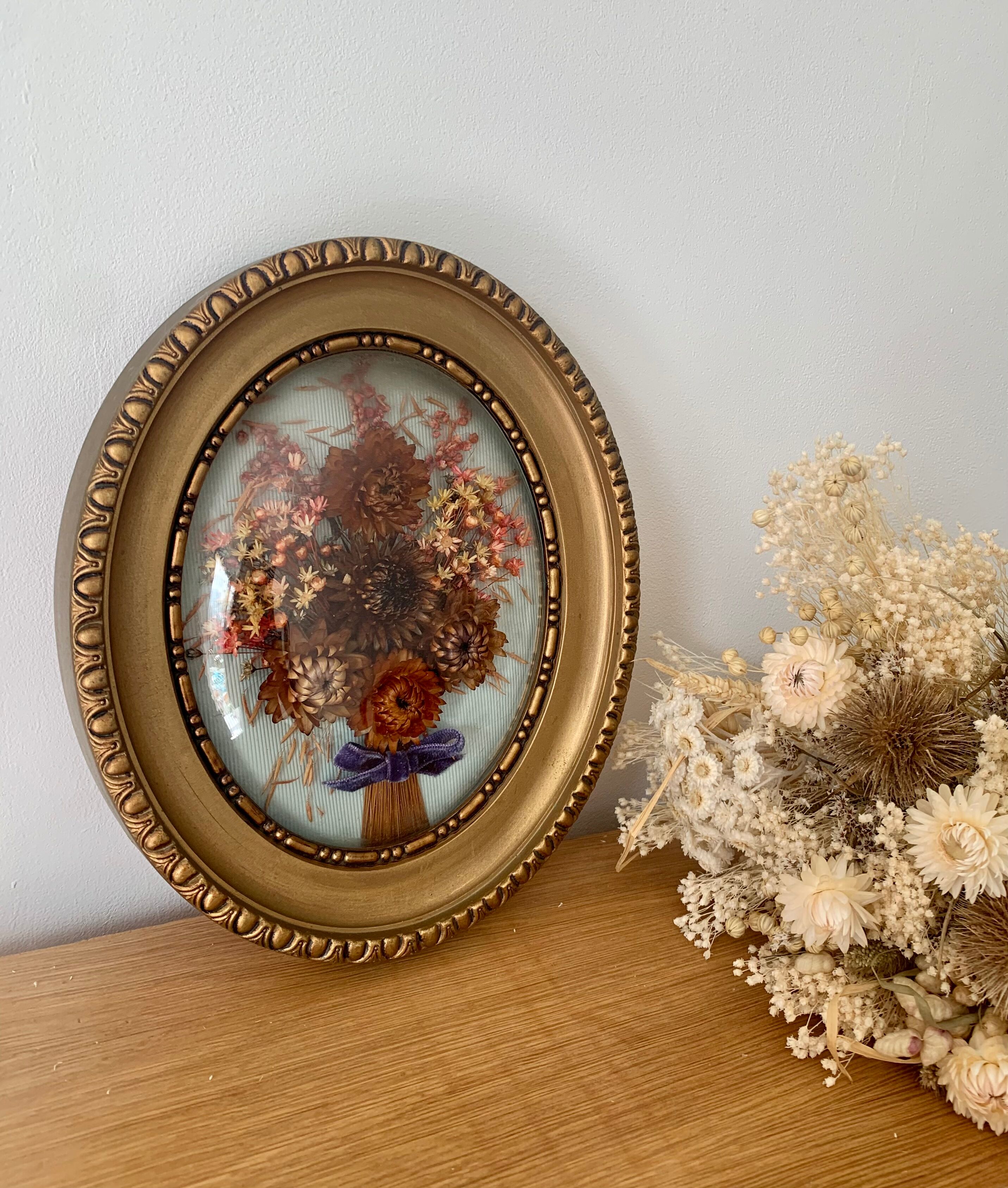 Frame vintage dried flowers