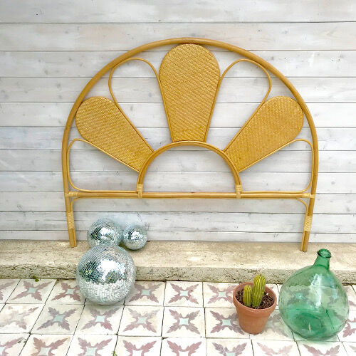Headboard rattan shape petals