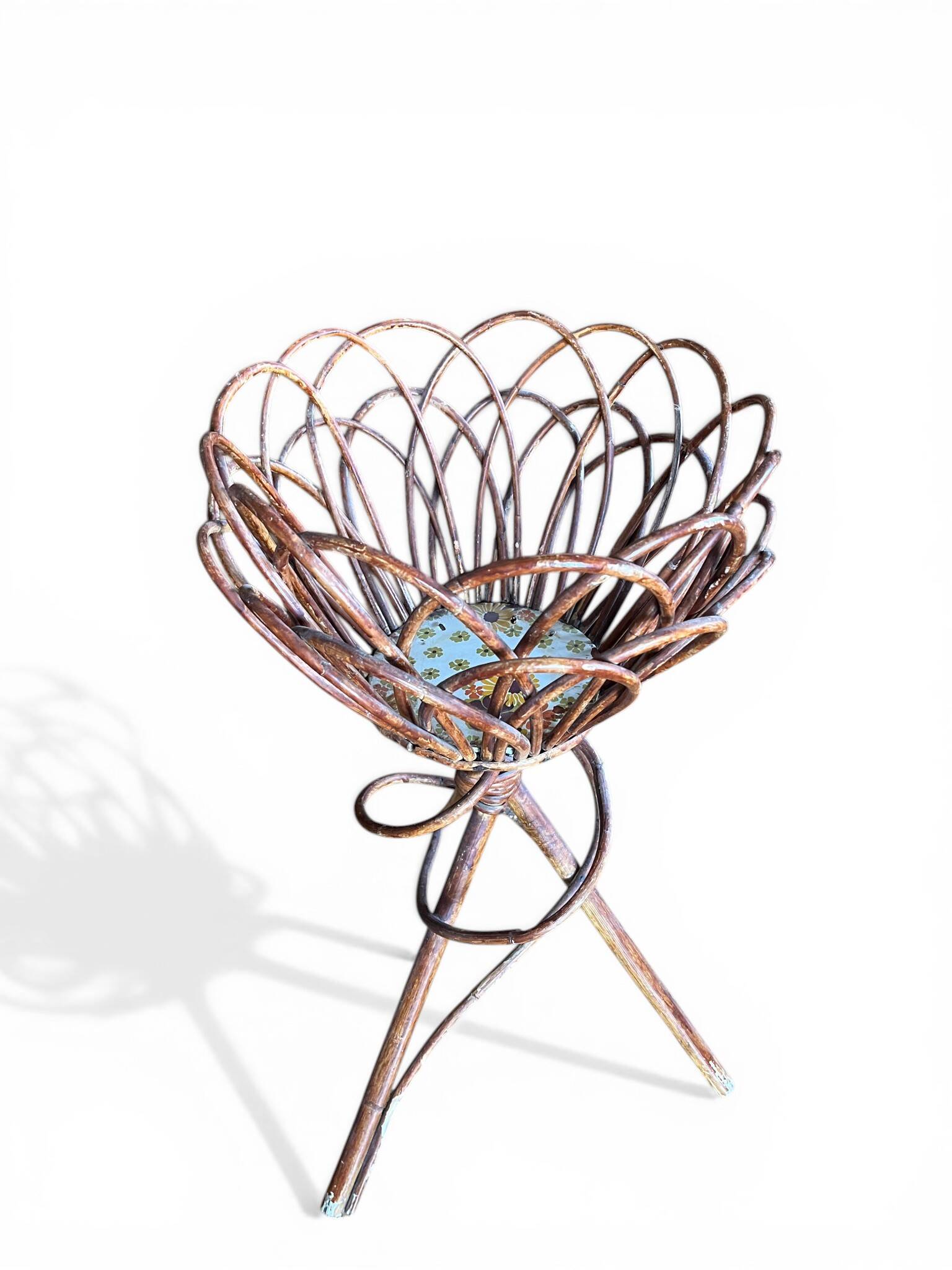 Tripod flower pot basket made of wicker, turned in the 1960s.