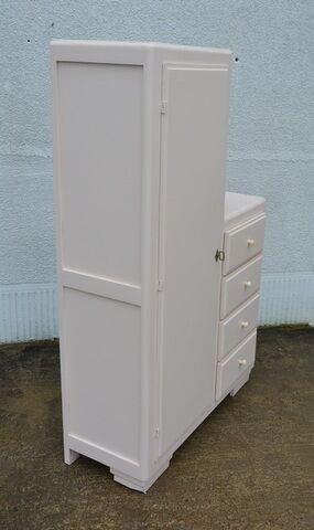 Asymmetrical wardrobe of the 40s