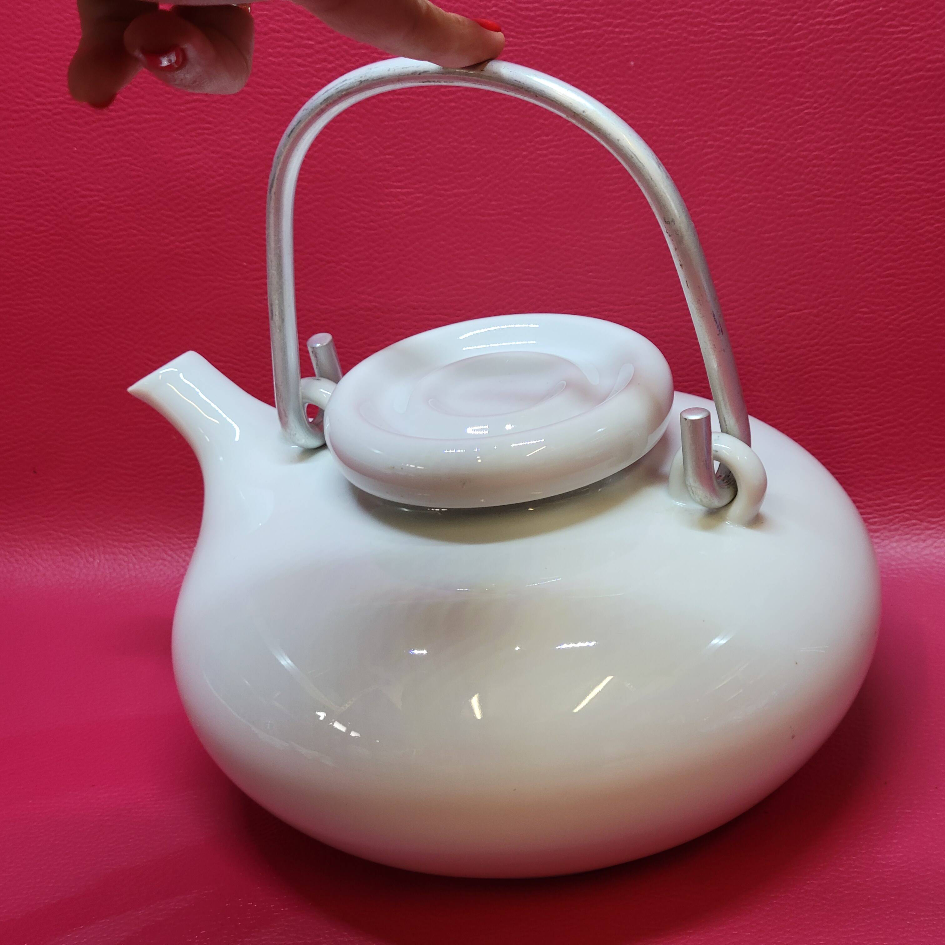 Théière en porcelaine blanche Carl Gustaf Jahnsson