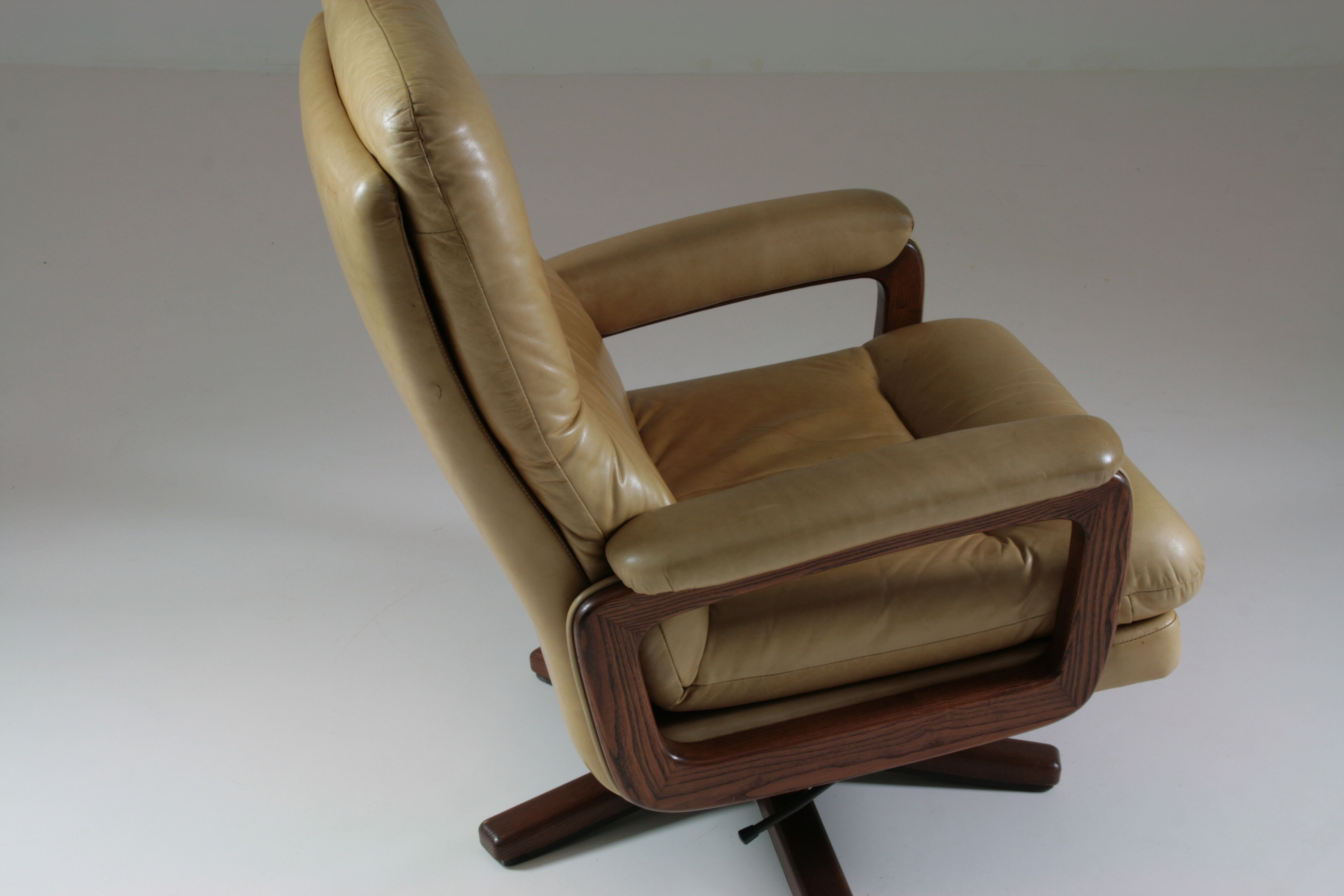 Leather lounge chair by André Vandenbeuck
