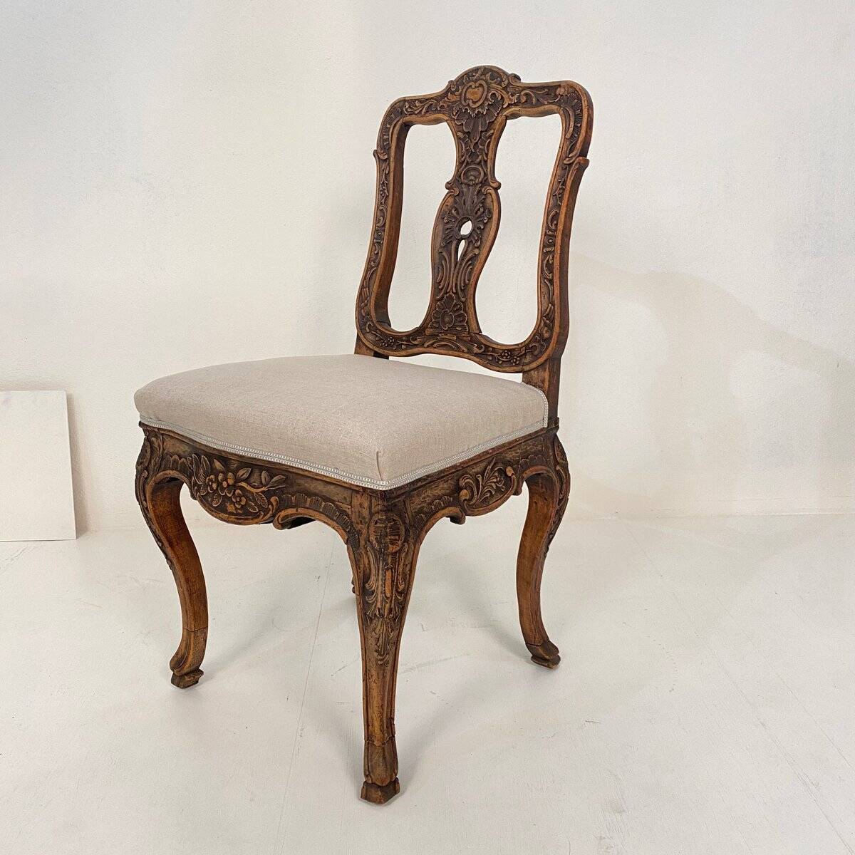 18th-Century German Baroque Chair in Carved Walnut, 1740s