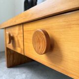 Meuble d’appoint bas style Perriand