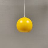 Spherical pendant lamp in sunny yellow.
