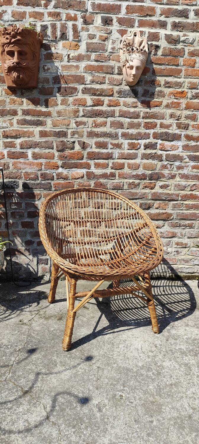 Pair of wicker armchairs