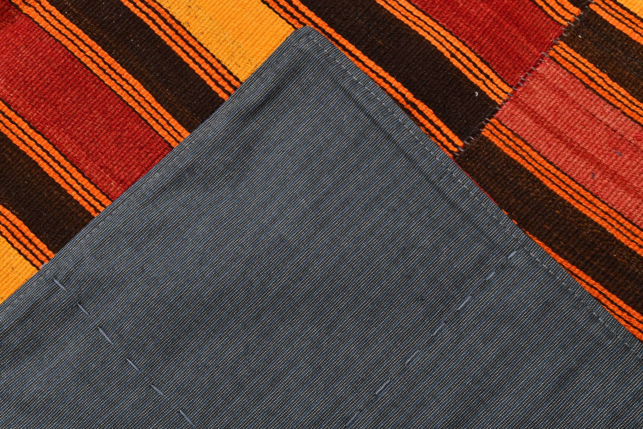 Tapis kilim ethnique turc rouge et orange, 173 x 225 cm