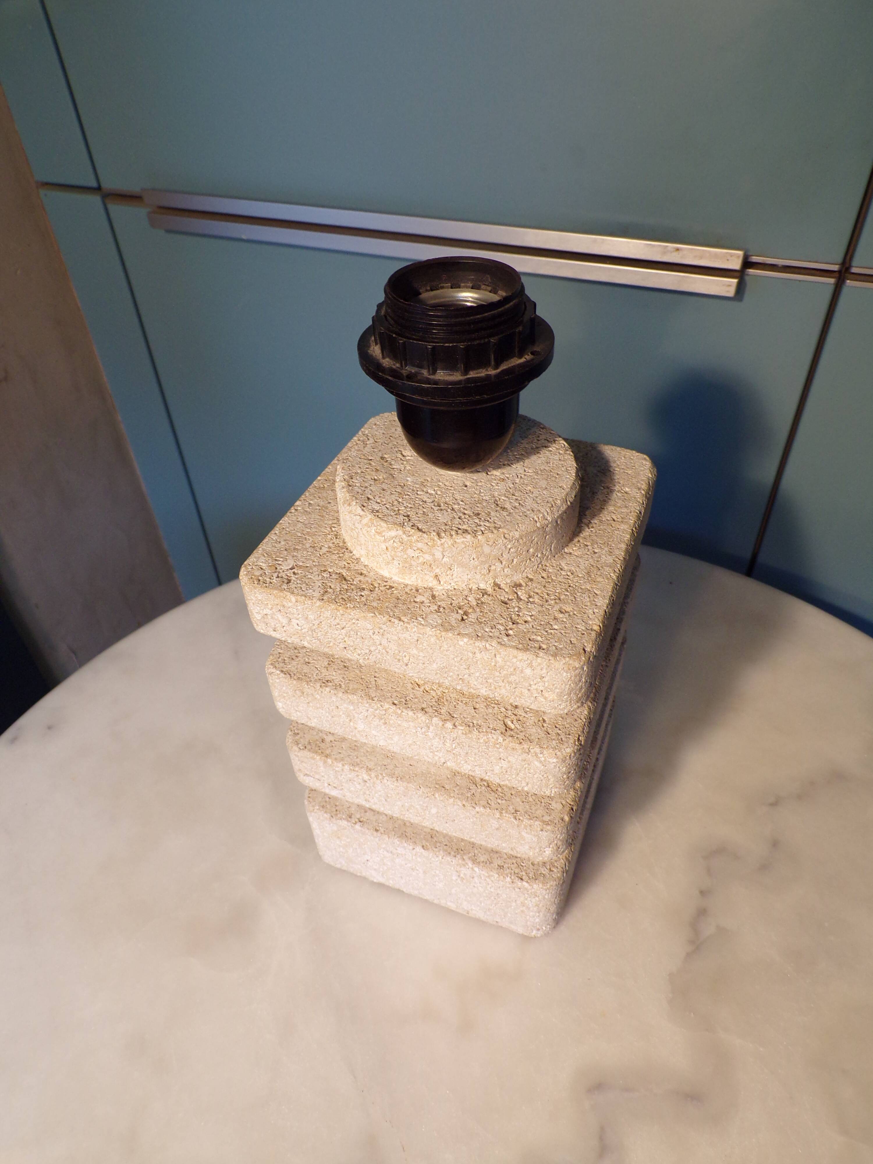 Gard stone lamp