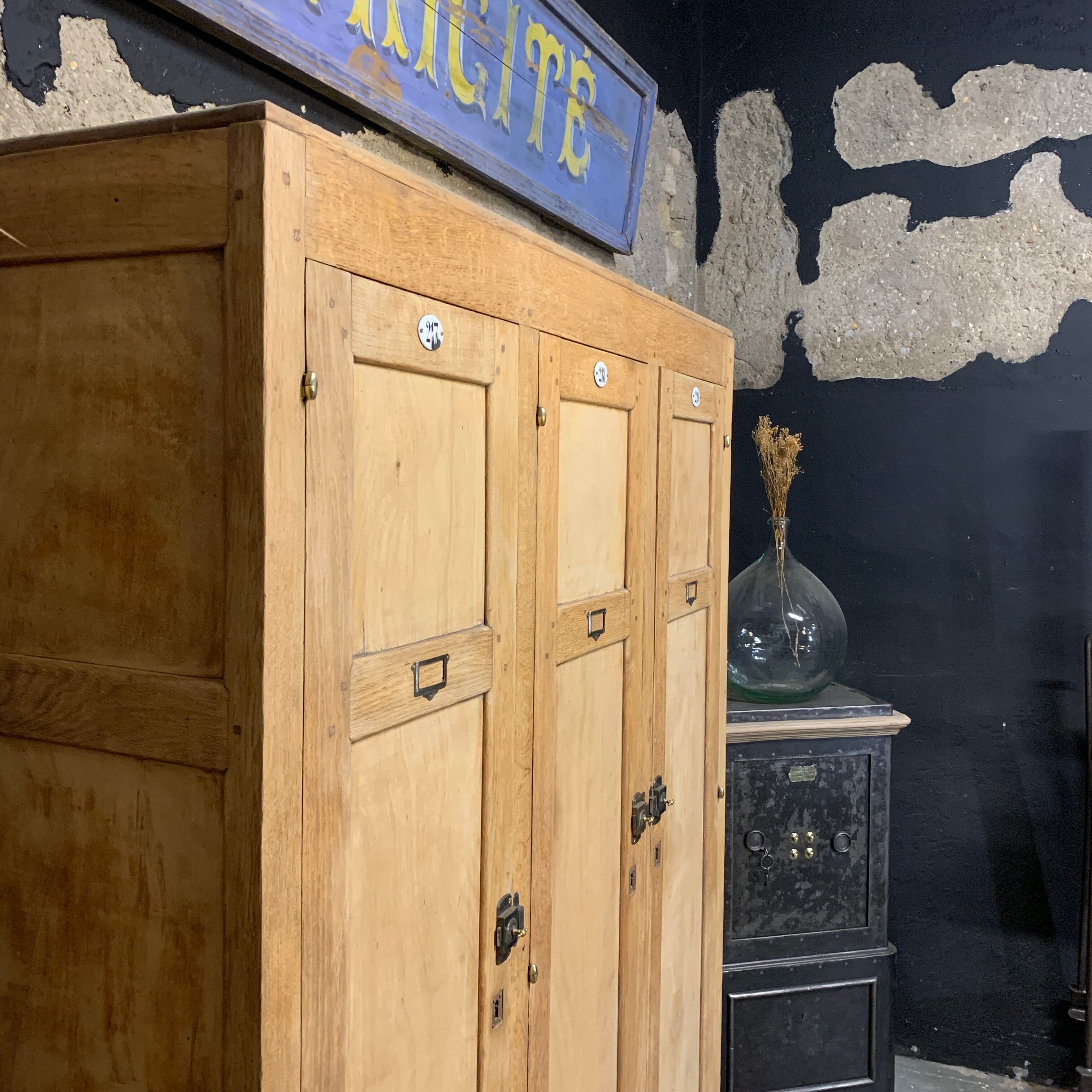 Old industrial cloakroom 1910 in oak and enamelled plate