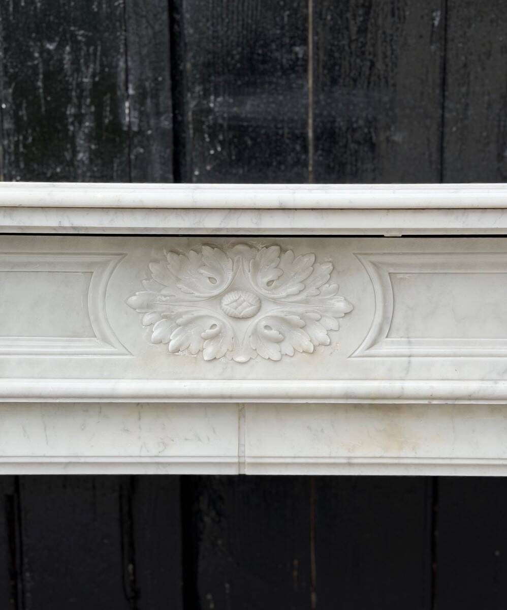 Louis XVI style fireplace in Carrara marble, circa 1880.