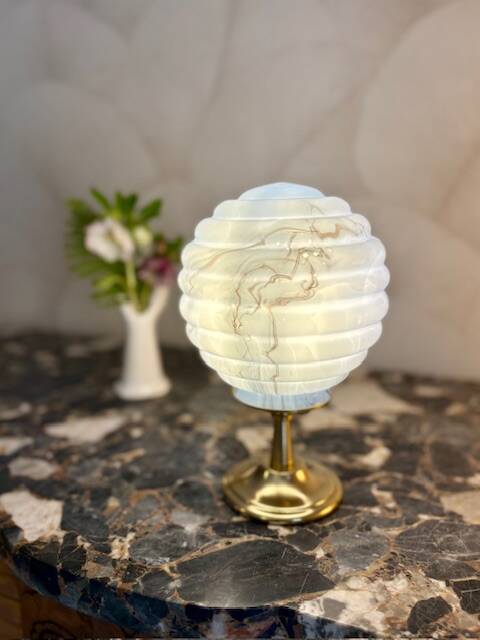 Small Art Deco lamp in marbled opaline.