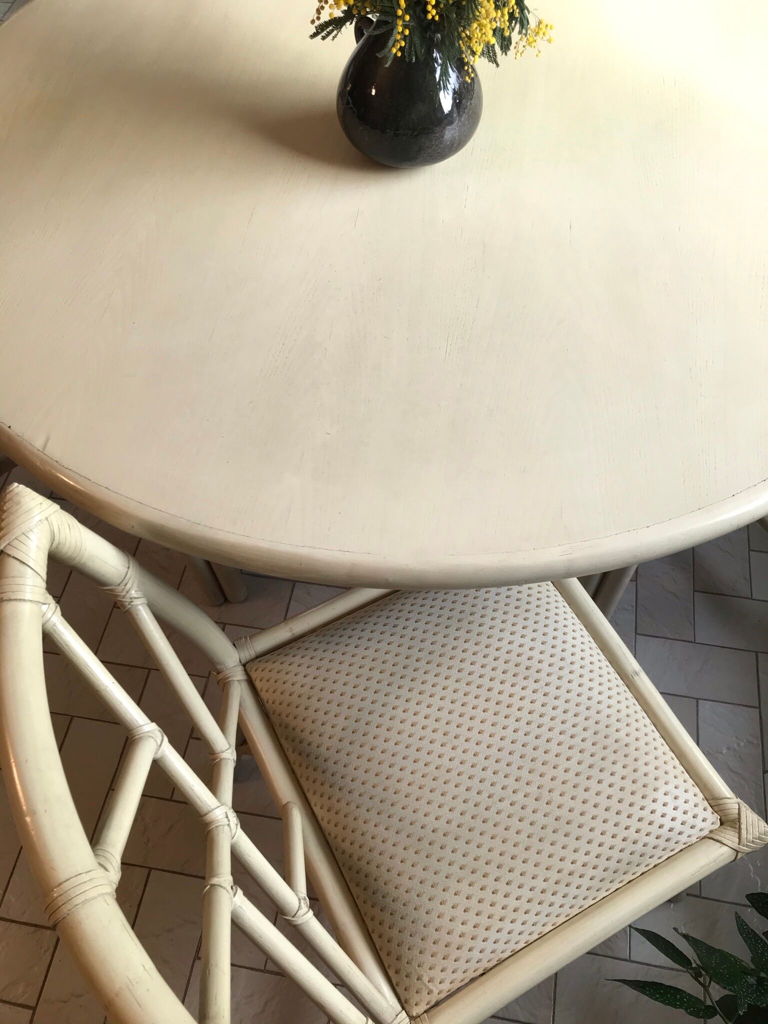 Fauteuil simili cuir noir 1970