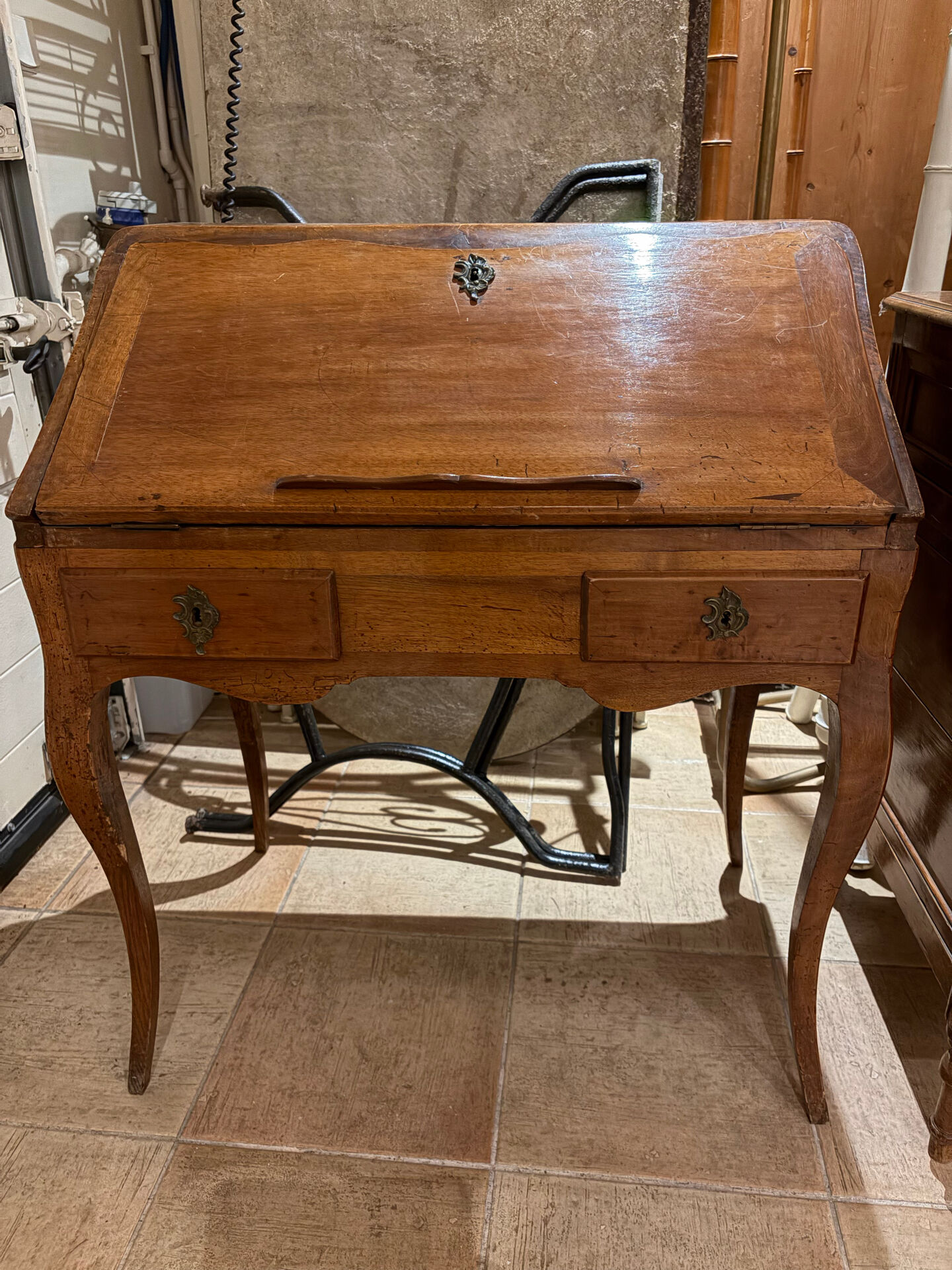 Secrétaire dos d’âne