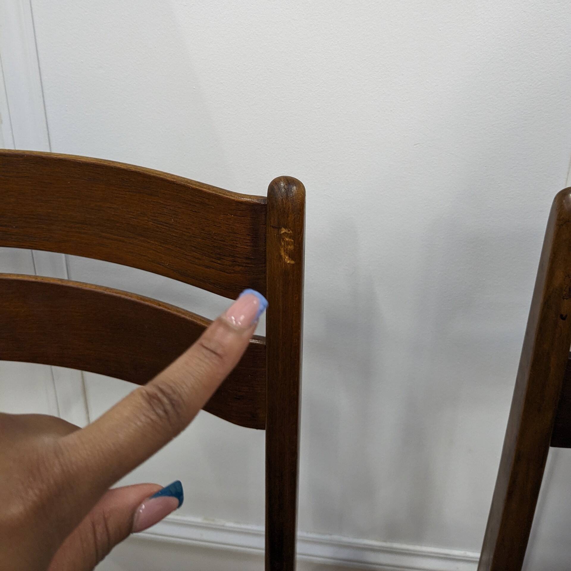 Set of 2 minimalist black chairs