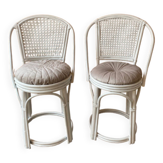 Pair of rattan and wicker chairs with white patina, round shape