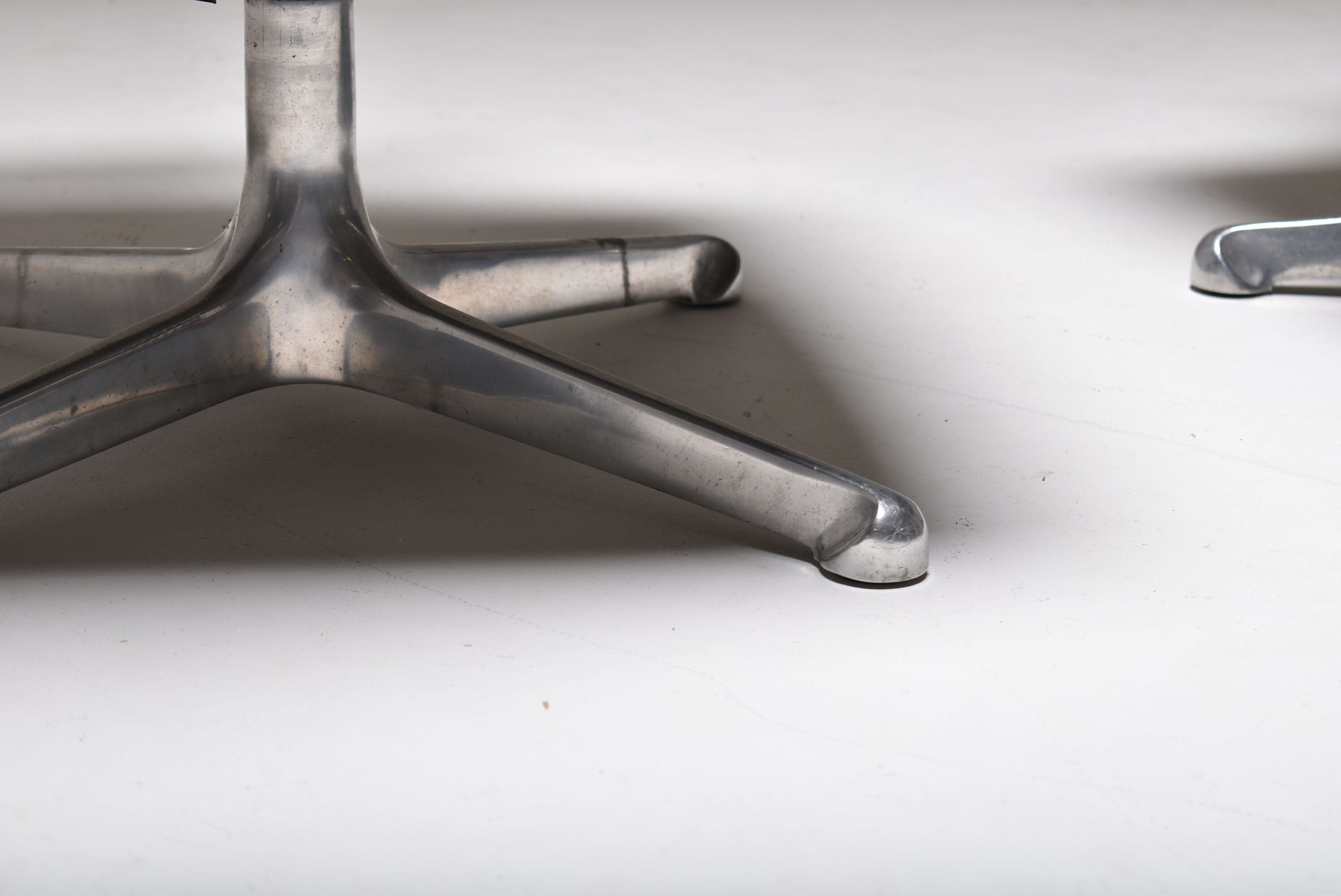 Pair of armchairs by Osvaldo Borsani for Tecno