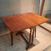 Drop-leaf table known as "Get Leg"