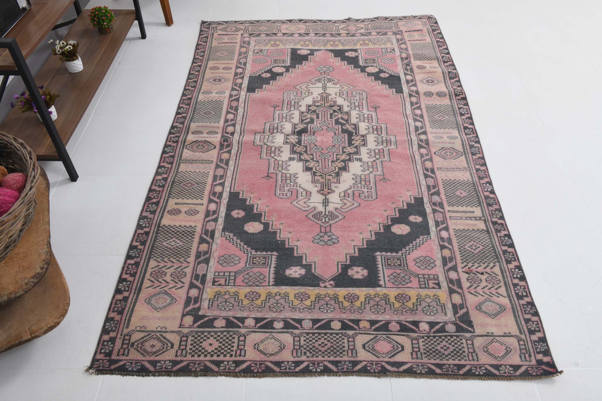 4x7 Pink & Navy Blue Classic Vintage Rug, 134x216Cm