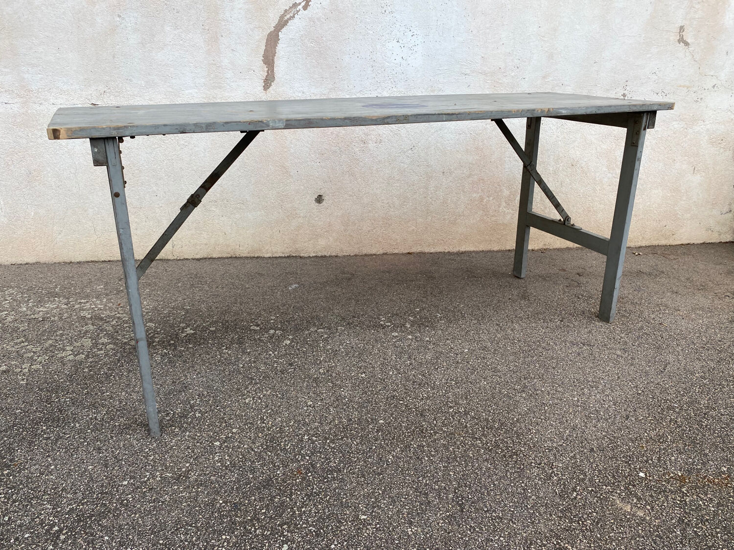 All-wood brasserie table