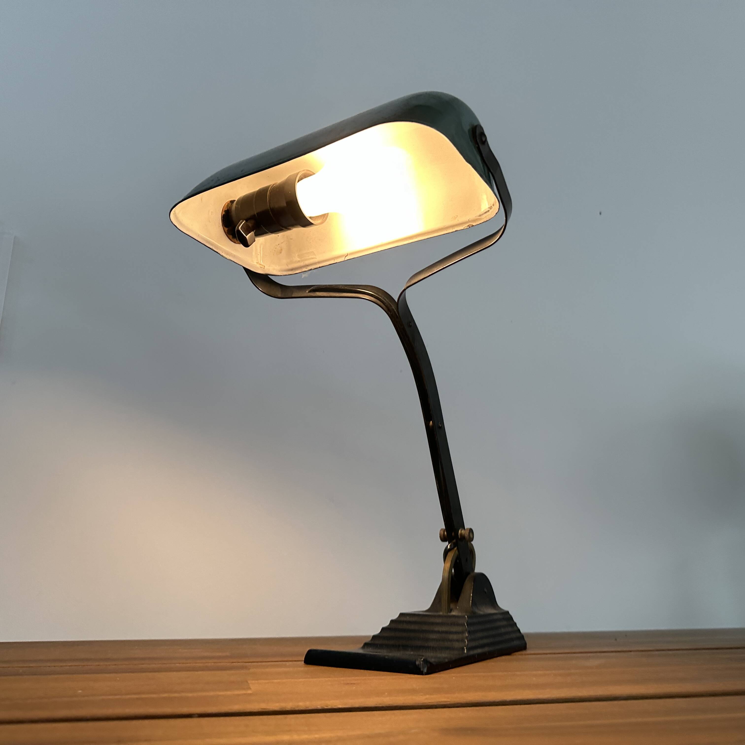Lampe de bureau horax à piètement escalier - circa 1930