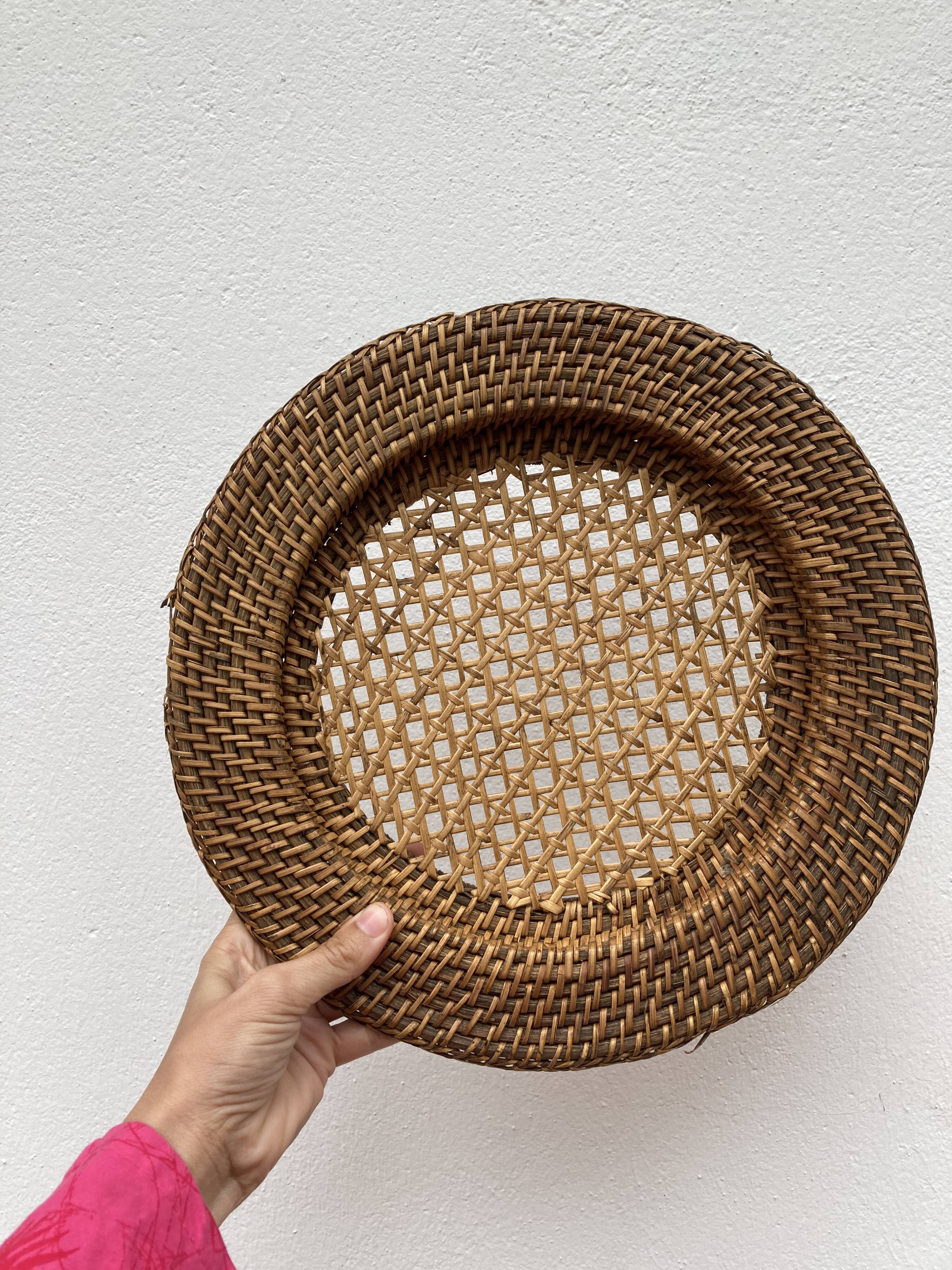Round rattan table set / natural braided wicker