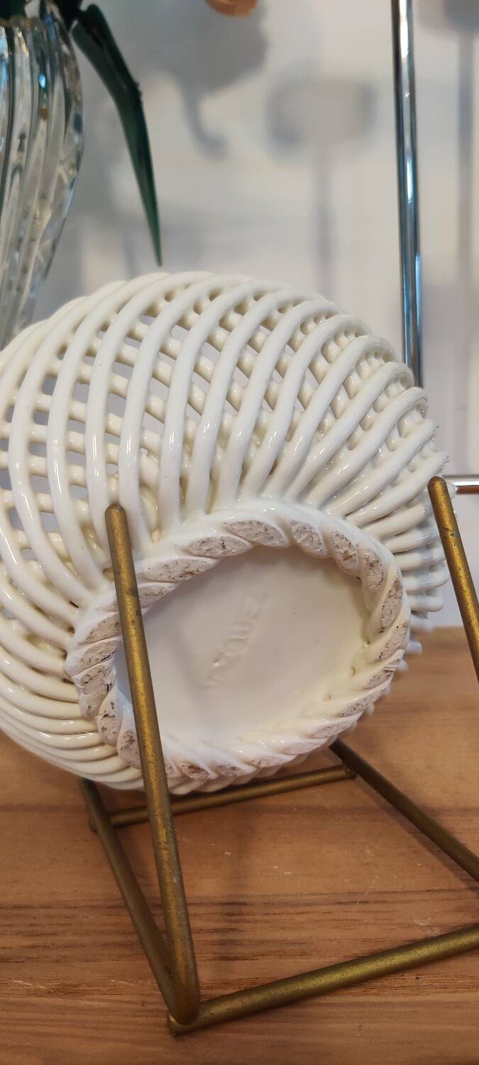 Braided cup