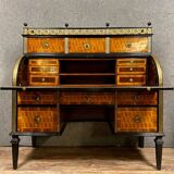 Muséal et important Bureau a Cylindre époque Louis XVI en bois nobles : bois de rose et de violette