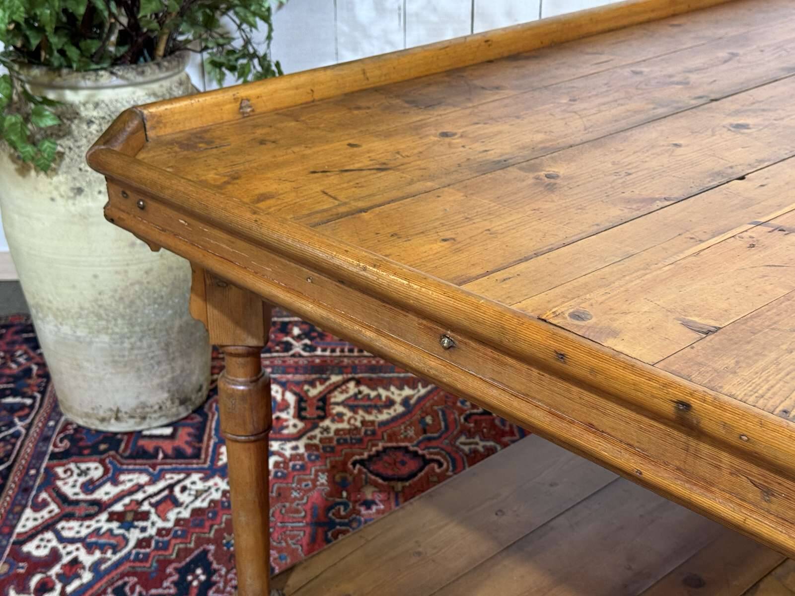 19th-century work table in English pine.