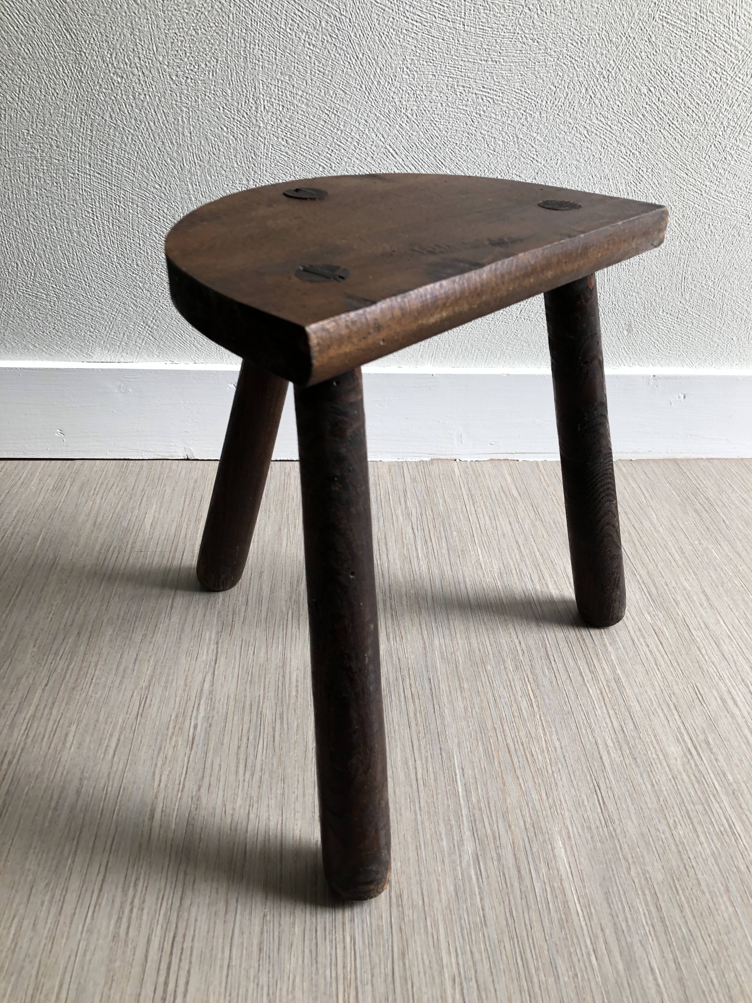 Tabouret tripode bois