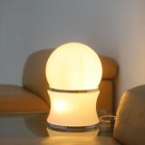 Lampe de table blanche en verre opalin blanc années 1970