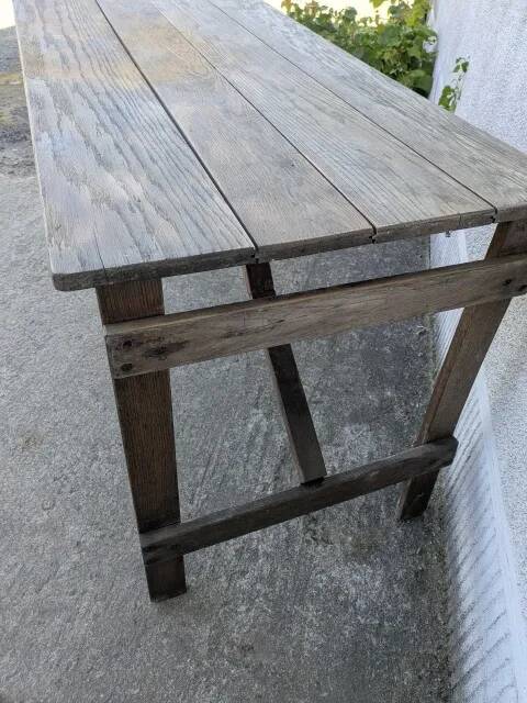 Folding table