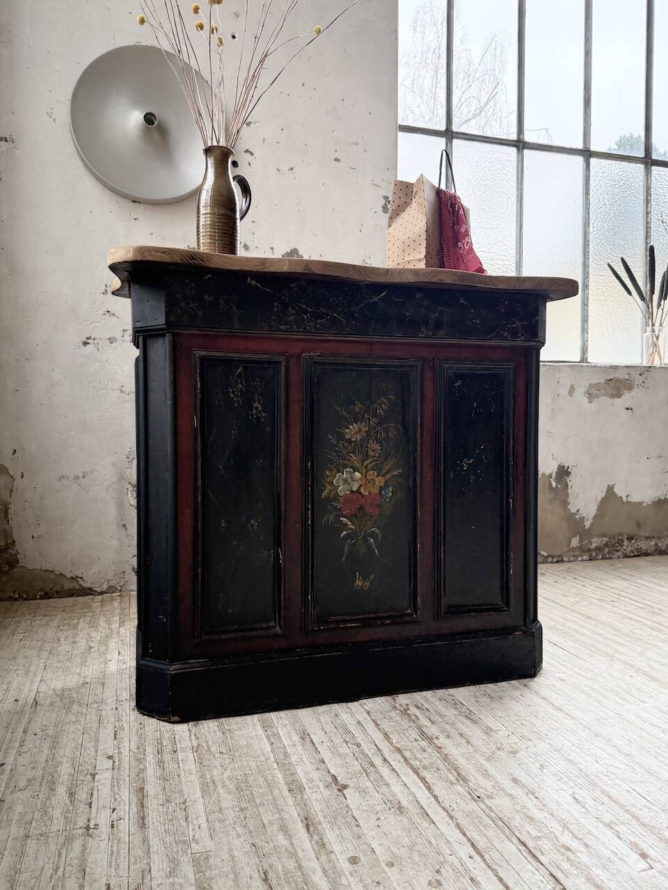 Floral 1920s trading counter