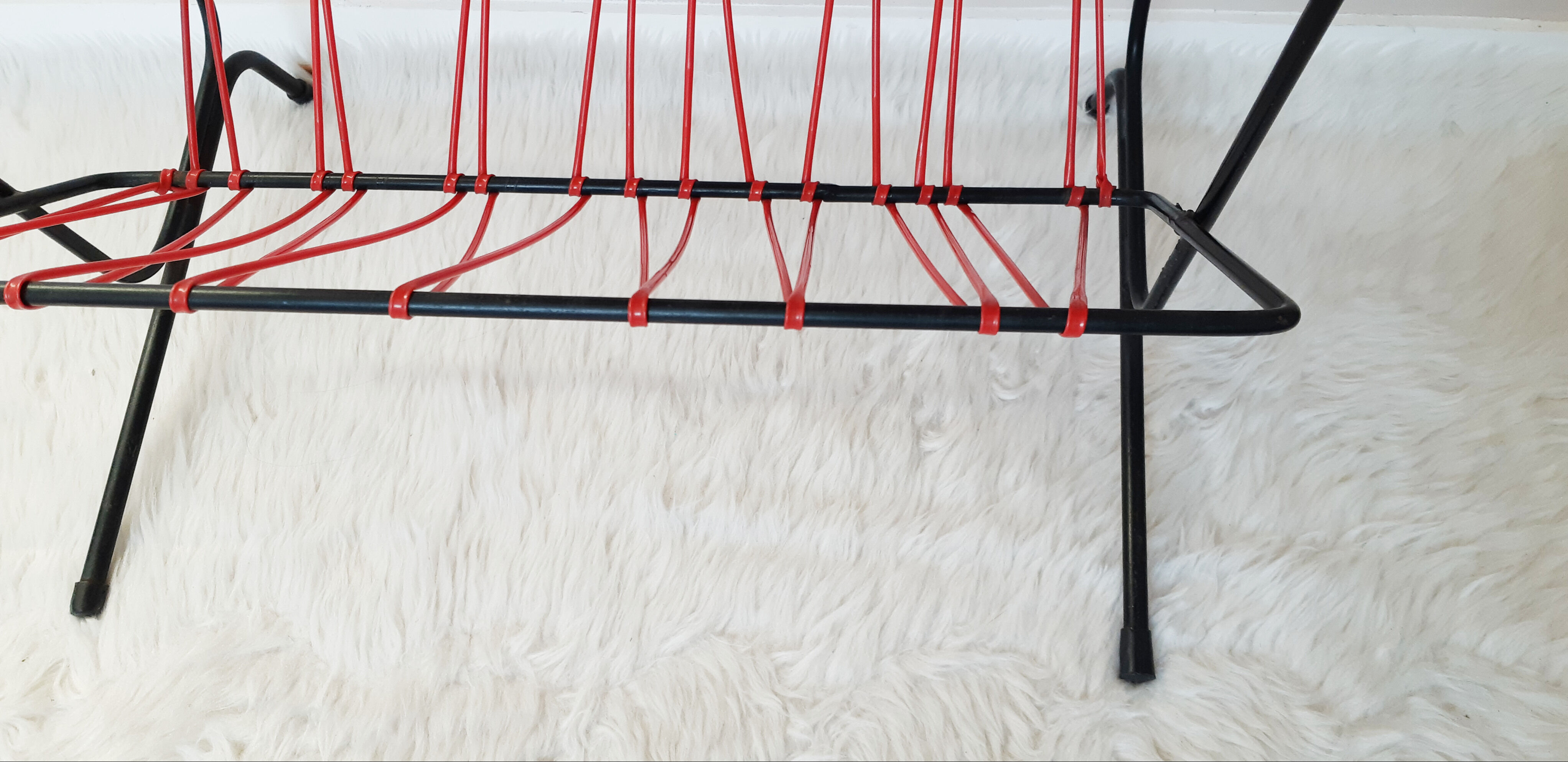 Scoubidou magazines rack