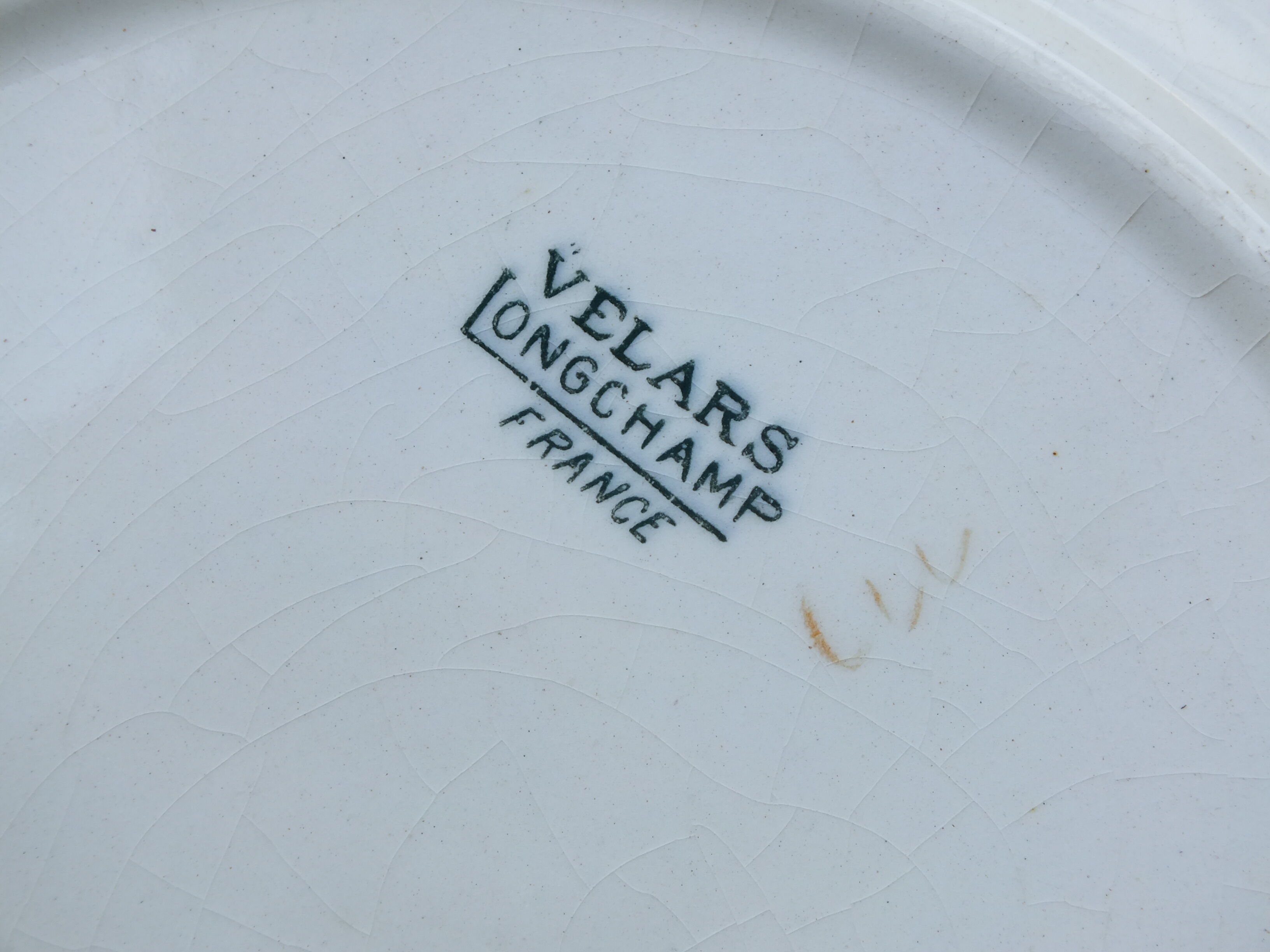 Round flat and hollow Longchamp Velars in Iron Earth