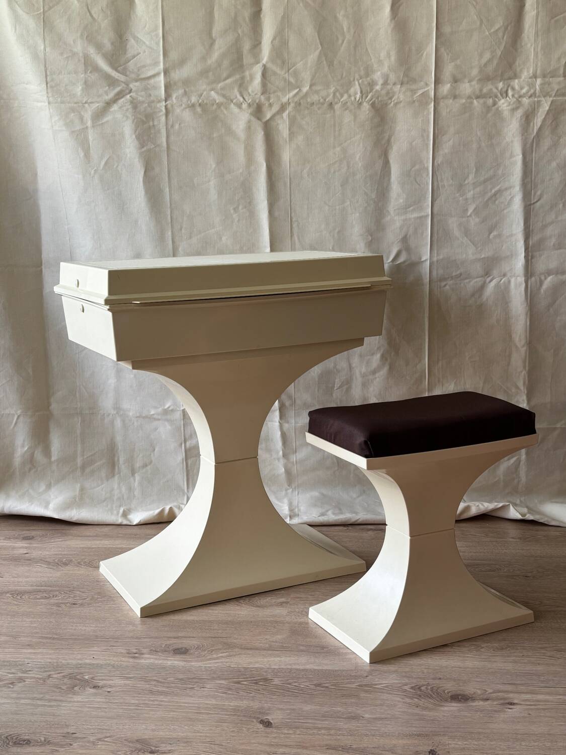 Flair dressing table by Prisunic 1970